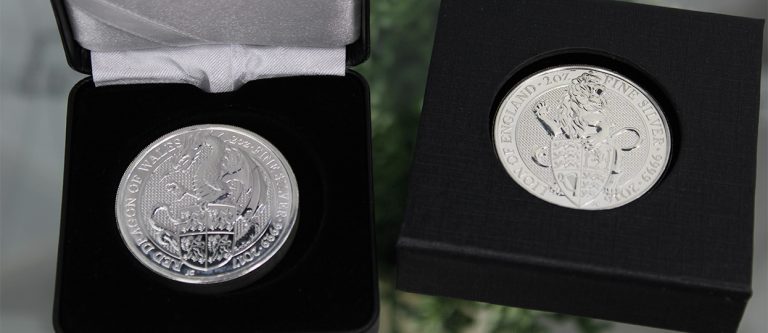 Estanterías con monedas de plata Dragón Rojo de Gales y León de Inglaterra de 2oz