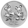 Perspectiva frontal de la cruz de la moneda de plata Mickey & Minnie San Valentín, de 1 oz de 2023