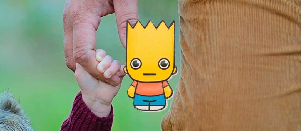 Montaje con la mini moneda de Bart Simpson con un padre de la mano con su hija de fondo