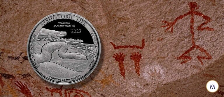 Montaje que muestra a la moneda de plata Titanoboa, de la colección Prehistoric Life, sobre un fondo de pinturas rupestres
