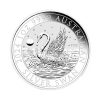 Perspectiva frontal de la cruz de la moneda de plata Cisne de 1oz de 2024, que muestra al ave batiendo sus alas sobre un lago