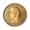 Perspectiva frontal de la cara de la moneda de oro Maple Leaf de 1/2oz de 2025, con el rostro del monarca Carlos III