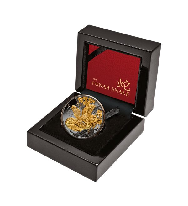 Perspectiva frontal del packaging de la moneda de plata dorada Año de la Serpiente de 1/4oz de 2025,