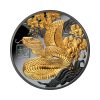 Perspectiva frontal de la cruz de la moneda de plata dorada Año de la Serpiente de 1/4oz de 2025, que muestra al animal con el rostro retorcido sobre un árbol