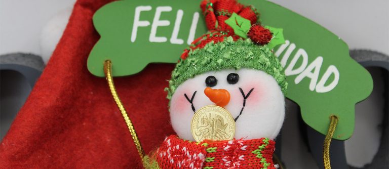 Un muñeco de nieve navideño sostiene una moneda de oro Filarmónica de Viena