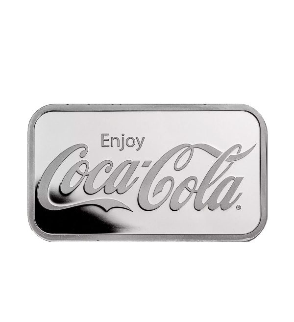 reverso-Lingote-de-plata-Coca-Cola-de-1oz Perspectiva frontal del reverso del lingote de plata Coca Cola de 1oz de 2024, con el logo de la compañía