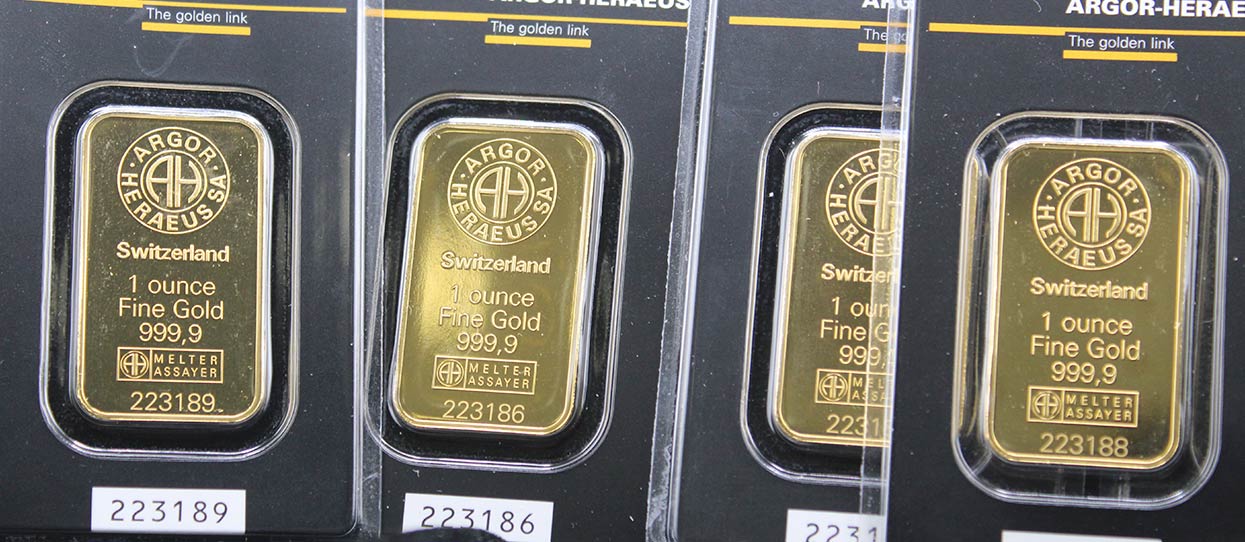 Varios lingotes de 1 onza de oro