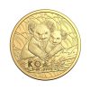 Perspectiva frontal de la cruz de la moneda de oro Koala australiano de 1oz de 2025, que muestra a dos animales abrazándose en una rama de árbol
