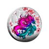 Perspectiva frontal de la moneda de plata policromada Año del Dragón de 1oz de 2025, diseño muy oriental respaldado por Islas Pitcairn