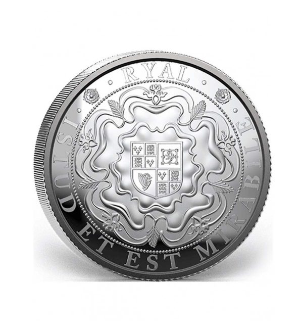Perspectiva frontal de la moneda de plata Rosa de Islas Malvinas de 1oz de 2025, que muestra la rosa con el escudo de armas del gobierno de la región