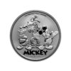 Perspectiva frontal de la cruz de la moneda de plata Mickey, Donald y Goofy de 1oz de 2025, que muestra al trío de amigos de Disney