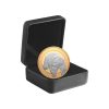 Perspectiva frontal de la caja expositora de la moneda de plata dorada Oso polar de 1oz de 2025