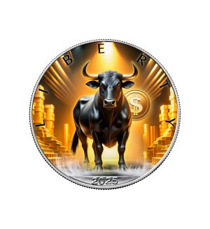 Perspectiva frontal de la cruz de la moneda de plata dorada Toro Liberty de 1oz de 2025, que muestra al toro rodeado de lingotes de oro