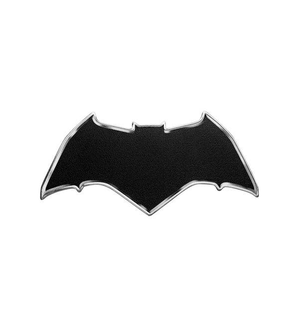 Perspectiva frontal de la cruz de la moneda de plata policromada Batarang de 1oz de 2025