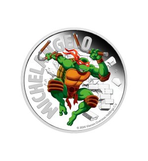 Perspectiva frontal de la cruz de la moneda de plata policromada Michelangelo de 1oz de 2025, que muestra al personaje irrumpiendo de un muro portando sus nunchakus