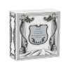 Perspectiva frontal de la caja que protege la moneda de plata Dólar Pilar de 1oz de 2025