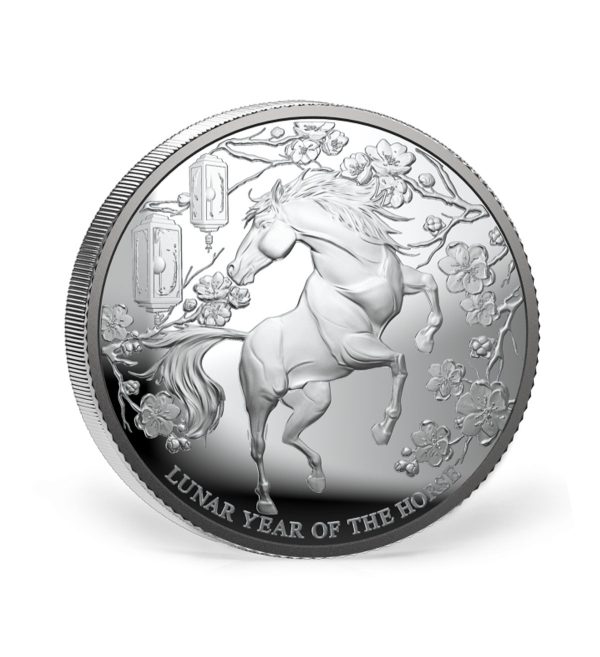 Perspectiva frontal de la moneda de plata Año Lunar del Caballo de 1oz de 2026, con el animal rodeado de elementos decorativos orientales