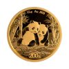 Perspectiva frontal de la moneda de oro Panda Chino de 15gr de 2026, que muestra a dos pandas sentados en un bosque de bambú